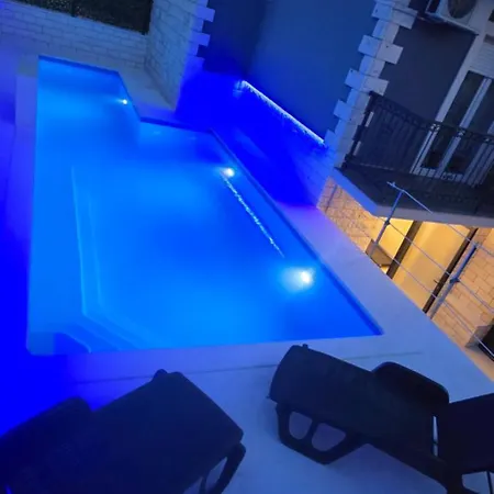 Pool, Sauna, Jacuzzi With Sea View - Josipa Apartament *