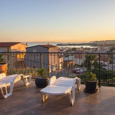 Sea View With Jaccuzzi Podstrana